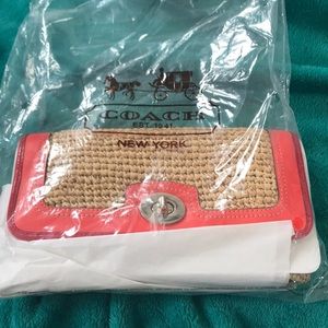 Straw flap clutch